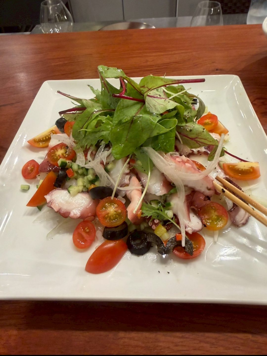 魚介と彩り野菜のサラダ